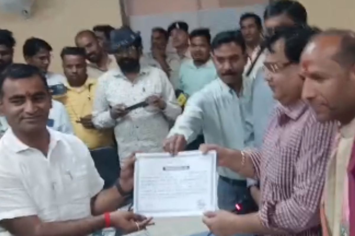 हजारीबाग को मिला नया डिप्टी मेयर: अविनाश यादव ने 22 वोट लाकर मिताली रश्मि को दी शिकस्त