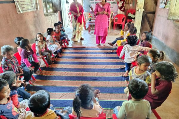 आंगनबाड़ी बच्चों को 1000 पोशाक वितरित, जीविका दीदियों की अनोखी पहल