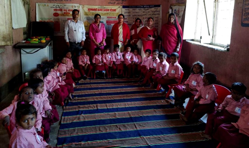 आंगनबाड़ी बच्चों को 1000 पोशाक वितरित, जीविका दीदियों की अनोखी पहल