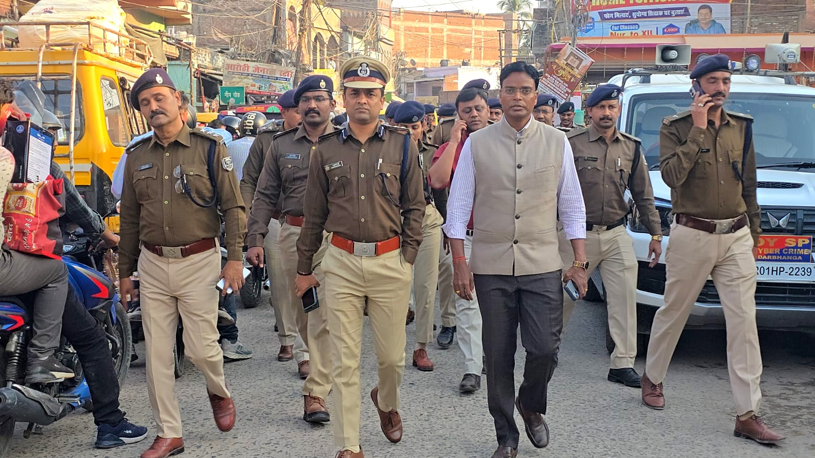 दरभंगा में हाई अलर्ट, होली पर पुलिस का फ्लैग मार्च