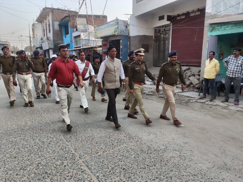 दरभंगा में हाई अलर्ट, होली पर पुलिस का फ्लैग मार्च दरभंगा में हाई अलर्ट, होली पर पुलिस का फ्लैग मार्च