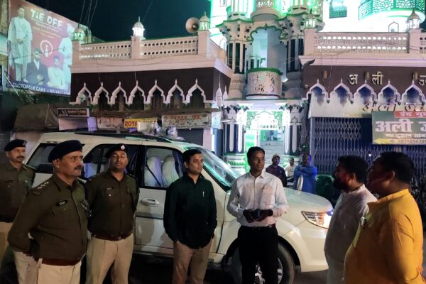 होली को लेकर दरभंगा में प्रशासन अलर्ट, डीएम-एसएसपी का शहरी क्षेत्रों में निरीक्षण