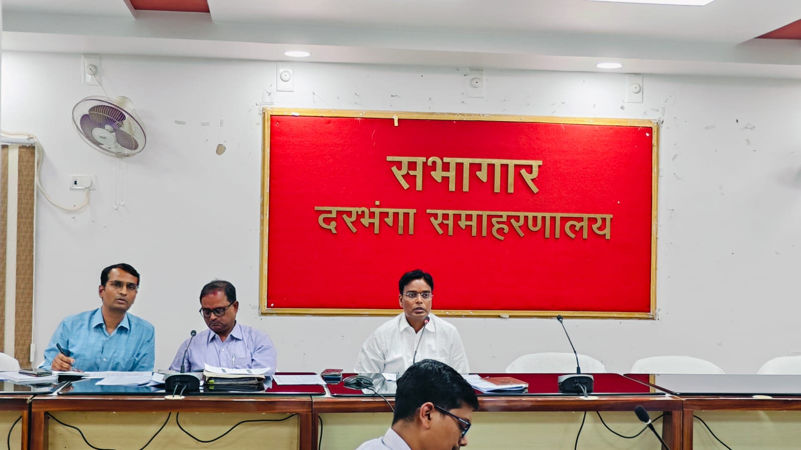 दरभंगा में पेयजल संकट को लेकर डीएम सख्त, बोरिंग कार्य जल्द पूरा करने का निर्देश