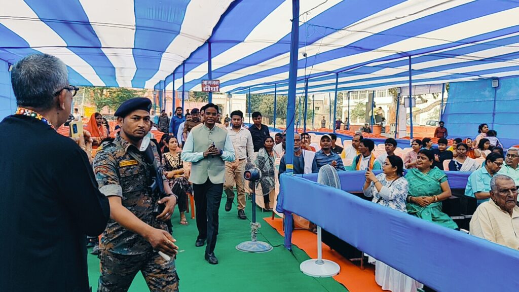 दरभंगा में पहली बार माँ श्यामा महोत्सव, दीप प्रज्ज्वलित कर हुआ भव्य उद्घाटन दरभंगा में पहली बार माँ श्यामा महोत्सव, दीप प्रज्ज्वलित कर हुआ भव्य उद्घाटन