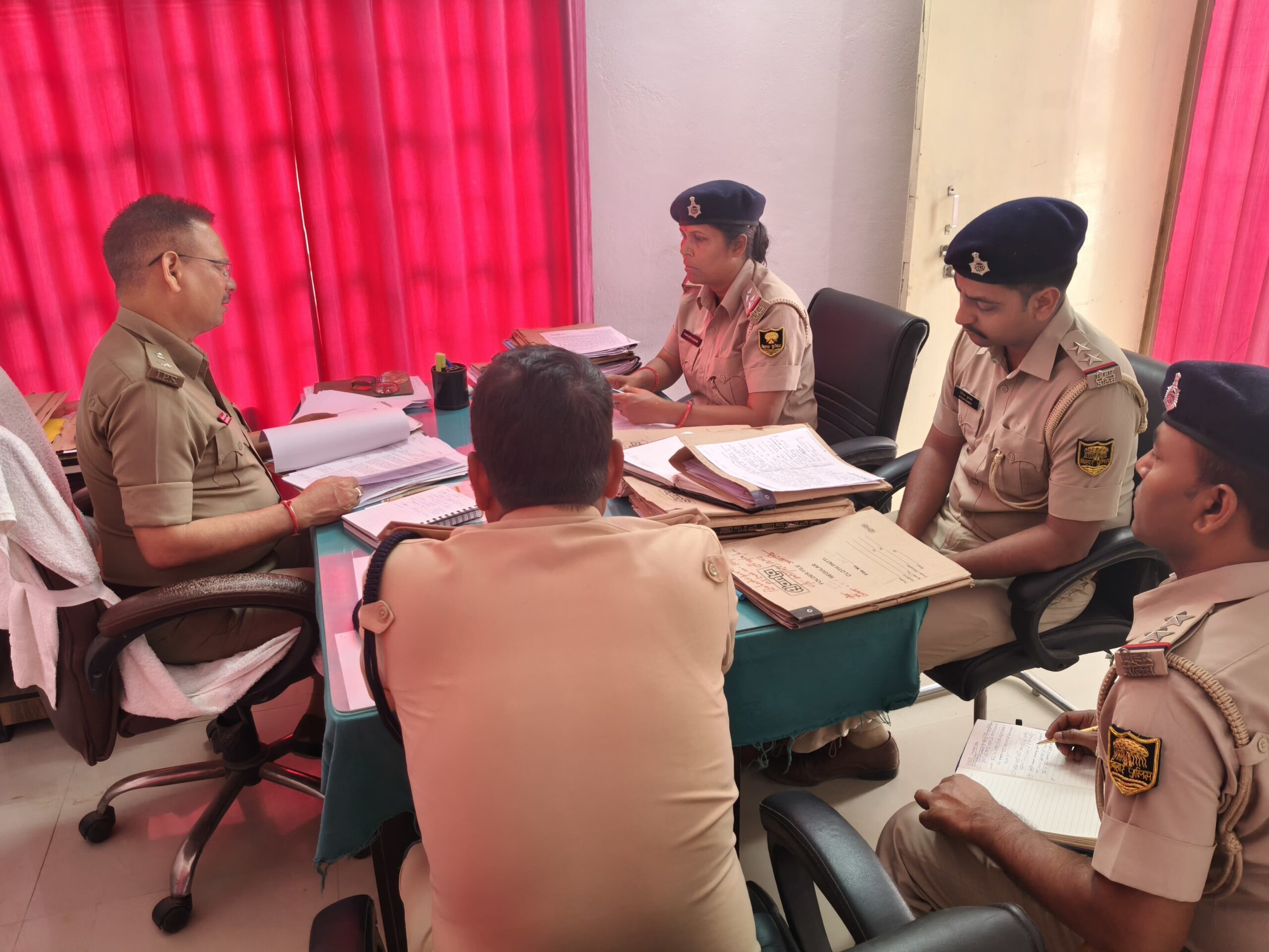 दरभंगा: बहादुरपुर थाना में पुलिस की बड़ी समीक्षा बैठक