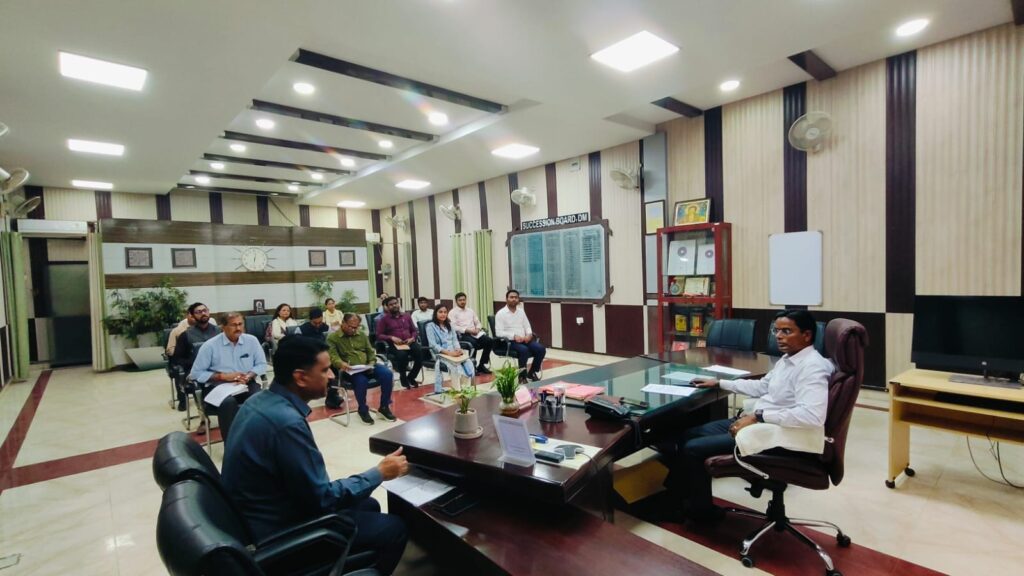 पेयजल संकट से निपटने की तैयारी, डीएम ने की समीक्षा बैठक पेयजल संकट से निपटने की तैयारी, डीएम ने की समीक्षा बैठक