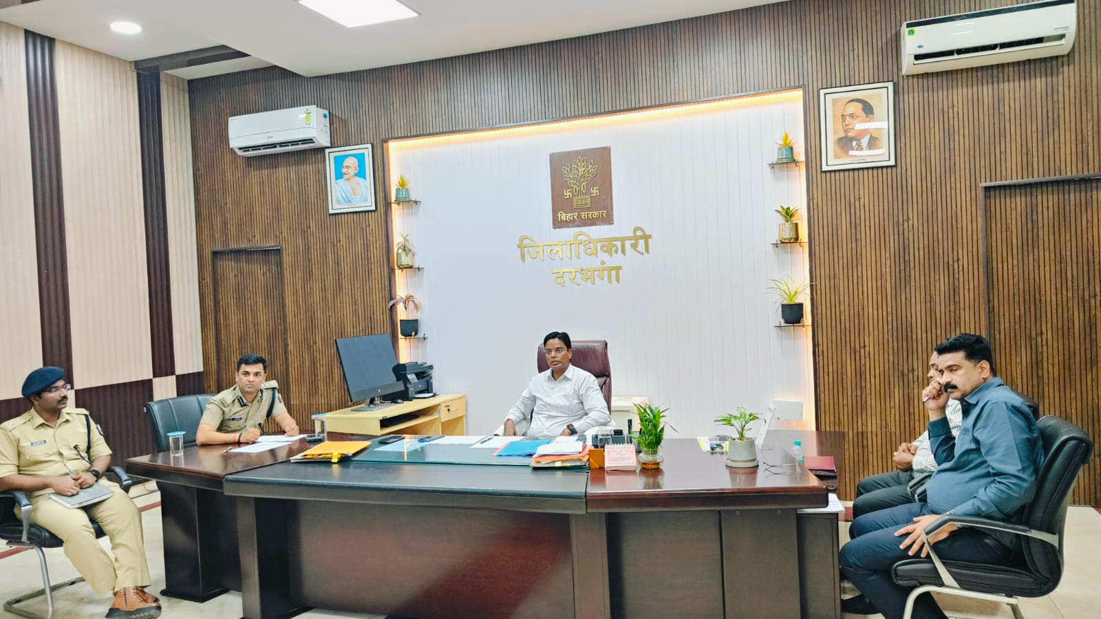दरभंगा में अतिक्रमण पर सख्ती: डीएम ने ऑटो-ई-रिक्शा के लिए 5 जोन बनाने का दिया निर्देश