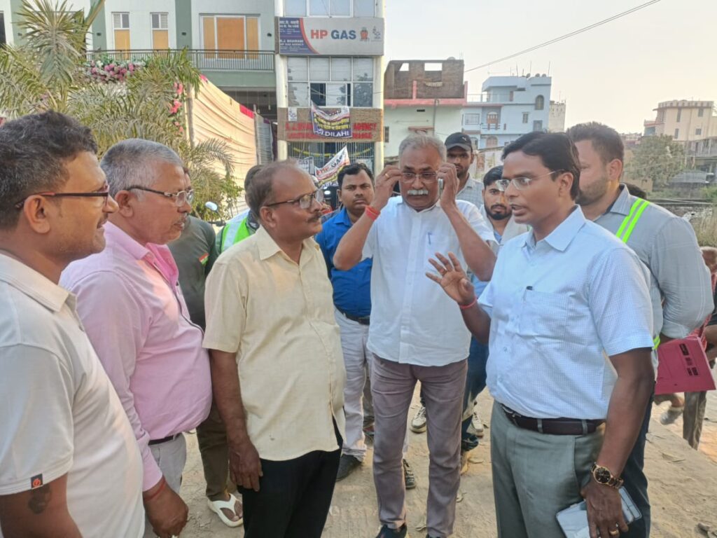 Laheriasarai Elevated Path Project का डीएम ने किया निरीक्षण
