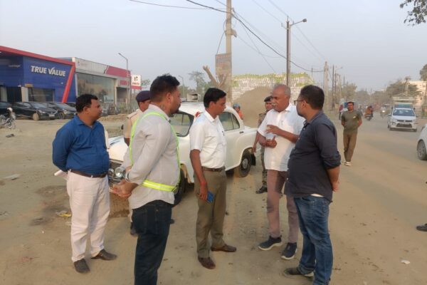 Laheriasarai Elevated Path Project का डीएम ने किया निरीक्षण