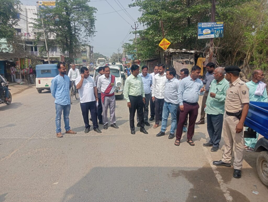 दरभंगा में DM कौशल कुमार का औचक निरीक्षण, लोहिया चौक-पंडासराय रोड और ROB का लिया जायजा