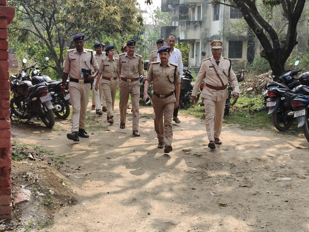 जाले थाना में नगर एसपी का वार्षिक निरीक्षण, गश्ती और वाहन चेकिंग बढ़ाने का आदेश