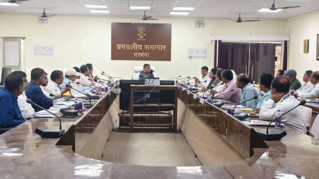 दरभंगा: अवैध खनन और बिना लाइसेंस दवा दुकानों पर कार्रवाई के निर्देश दरभंगा: अवैध खनन और बिना लाइसेंस दवा दुकानों पर कार्रवाई के निर्देश