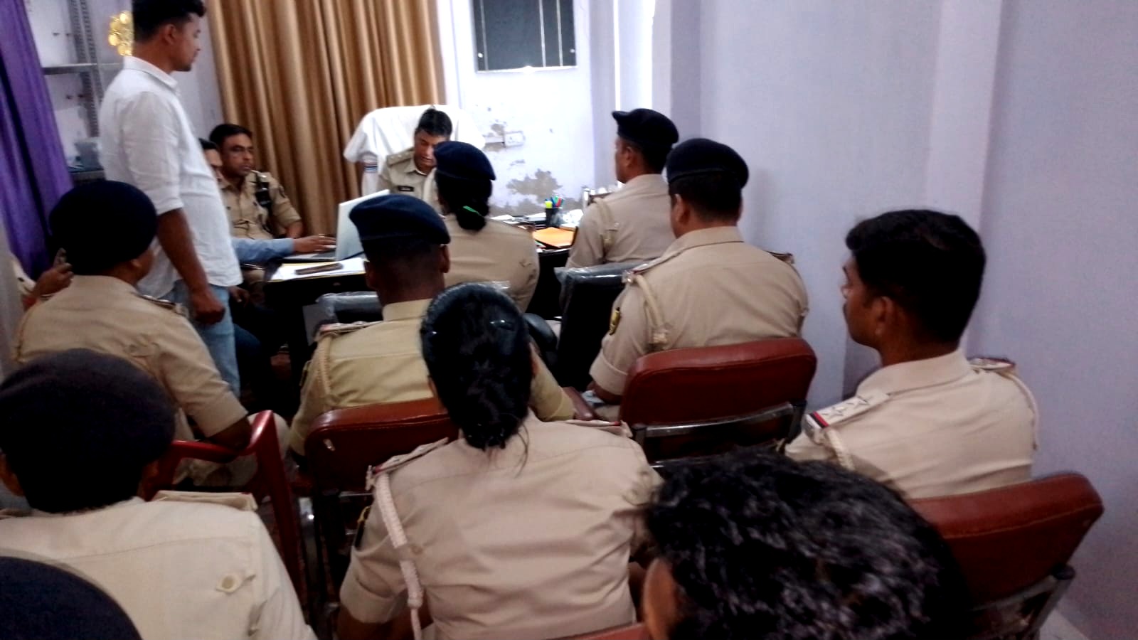 दरभंगा ट्रैफिक मीटिंग: डिजिटल चालान अनिवार्य, PM राहत योजना पर बड़ा अपडेट दरभंगा ट्रैफिक मीटिंग: डिजिटल चालान अनिवार्य, PM राहत योजना पर बड़ा अपडेट