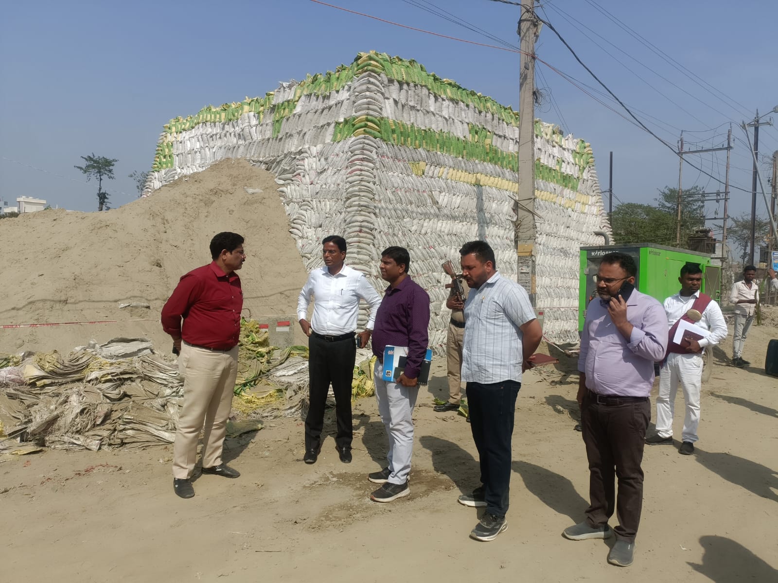 दरभंगा एलिवेटेड रोड का डीएम ने किया निरीक्षण, दिए सख्त निर्देश