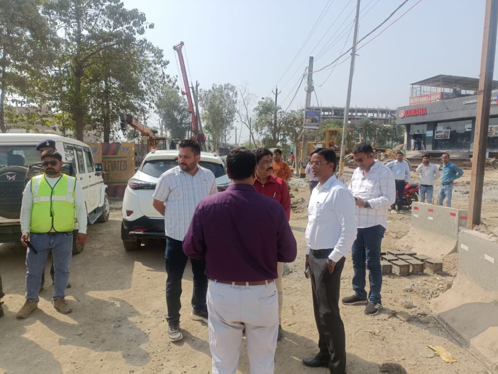दरभंगा एलिवेटेड रोड का डीएम ने किया निरीक्षण, दिए सख्त निर्देश