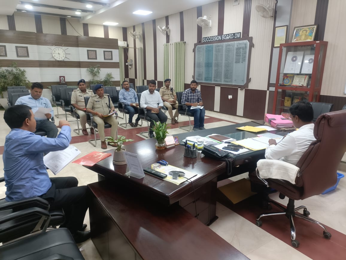 दरभंगा ट्रैफिक एक्शन: हेलमेट-सीट बेल्ट पर सख्ती, भारी चालान की चेतावनी दरभंगा ट्रैफिक एक्शन: हेलमेट-सीट बेल्ट पर सख्ती, भारी चालान की चेतावनी