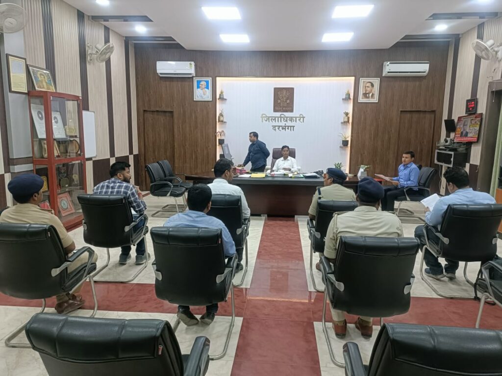 दरभंगा ट्रैफिक एक्शन: हेलमेट-सीट बेल्ट पर सख्ती, भारी चालान की चेतावनी दरभंगा ट्रैफिक एक्शन: हेलमेट-सीट बेल्ट पर सख्ती, भारी चालान की चेतावनी