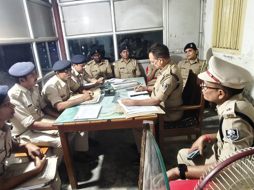 दरभंगा में पुलिस सख्ती: SP निरीक्षण के बाद अपराधियों पर बड़ा एक्शन दरभंगा में पुलिस सख्ती: SP निरीक्षण के बाद अपराधियों पर बड़ा एक्शन
