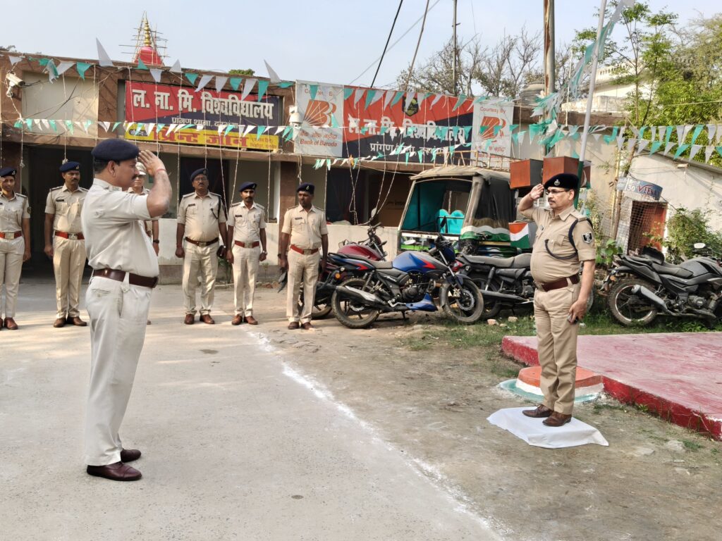 दरभंगा में पुलिस सख्ती: SP निरीक्षण के बाद अपराधियों पर बड़ा एक्शन दरभंगा में पुलिस सख्ती: SP निरीक्षण के बाद अपराधियों पर बड़ा एक्शन