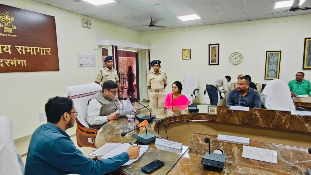 अतिक्रमण से बंद नाला, 300 परिवार जलजमाव से प्रभावित अतिक्रमण से बंद नाला, 300 परिवार जलजमाव से प्रभावित