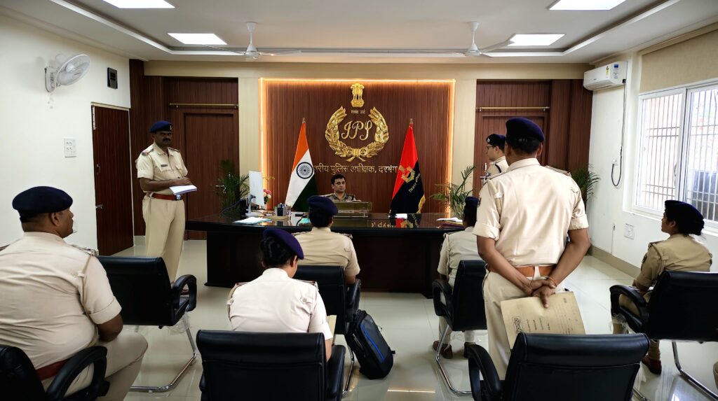 दरभंगा में SSP की बड़ी बैठक, लंबित कांडों पर सख्ती दरभंगा में SSP की बड़ी बैठक, लंबित कांडों पर सख्ती