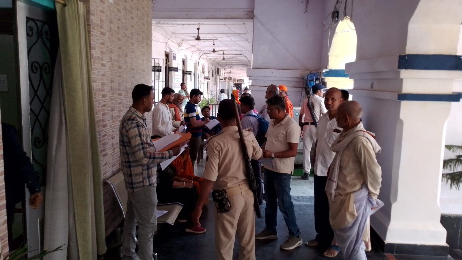 दरभंगा में मंदिर पोखर पर अवैध कब्जे का आरोप, DM से तत्काल कार्रवाई की मांग दरभंगा में मंदिर पोखर पर अवैध कब्जे का आरोप, DM से तत्काल कार्रवाई की मांग