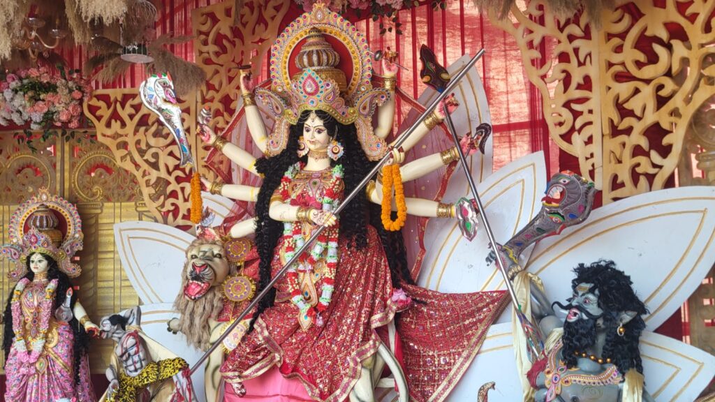 दरभंगा के रुदलगंज वार्ड 28 में भव्य कलश शोभा यात्रा, कन्या कुमारी बनीं आकर्षण का केंद्र दरभंगा के रुदलगंज वार्ड 28 में भव्य कलश शोभा यात्रा, कन्या कुमारी बनीं आकर्षण का केंद्र