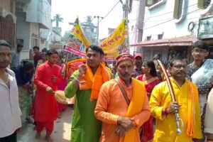 दरभंगा के रुदलगंज वार्ड 28 में भव्य कलश शोभा यात्रा, कन्या कुमारी बनीं आकर्षण का केंद्र