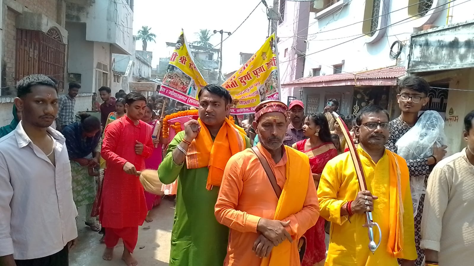 दरभंगा के रुदलगंज वार्ड 28 में भव्य कलश शोभा यात्रा, कन्या कुमारी बनीं आकर्षण का केंद्र