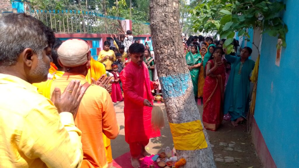 दरभंगा के रुदलगंज वार्ड 28 में भव्य कलश शोभा यात्रा, कन्या कुमारी बनीं आकर्षण का केंद्र दरभंगा के रुदलगंज वार्ड 28 में भव्य कलश शोभा यात्रा, कन्या कुमारी बनीं आकर्षण का केंद्र