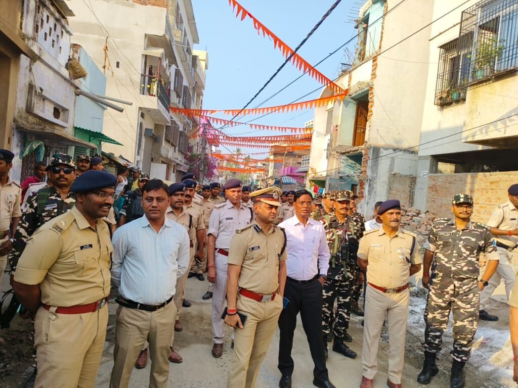 दरभंगा में रामनवमी पर 72 जुलूस, हाई अलर्ट: ड्रोन-CCTV से कड़ी निगरानी दरभंगा में रामनवमी पर 72 जुलूस, हाई अलर्ट: ड्रोन-CCTV से कड़ी निगरानी