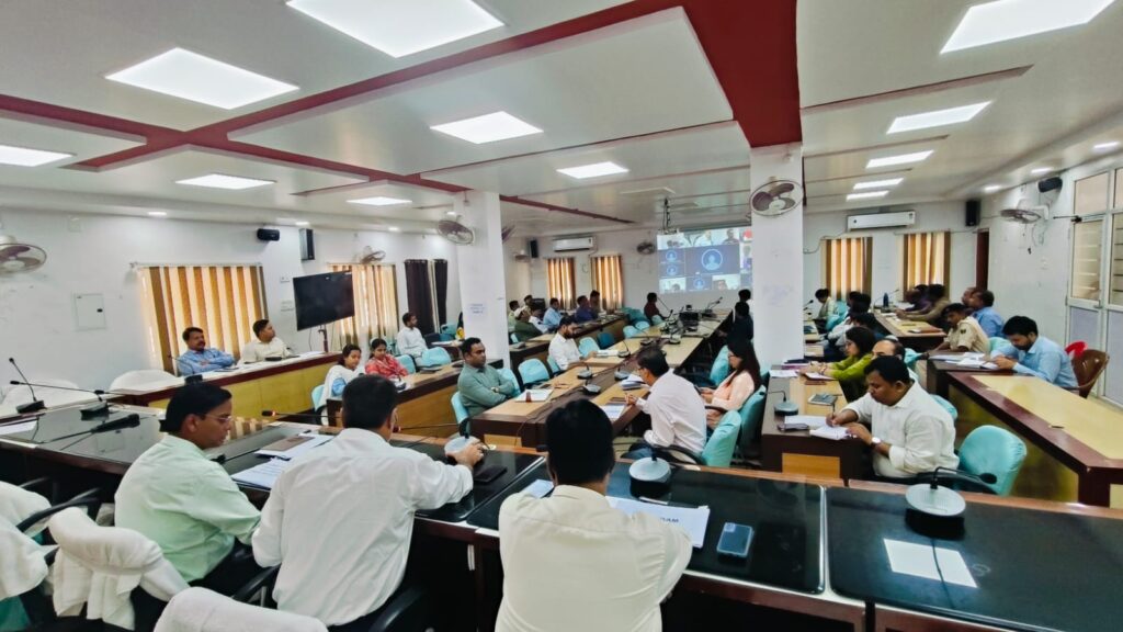 दरभंगा में डीएम कौशल कुमार की बड़ी बैठक, CPGRAMS-RTPS व पेंशन मामलों पर सख्त निर्देश