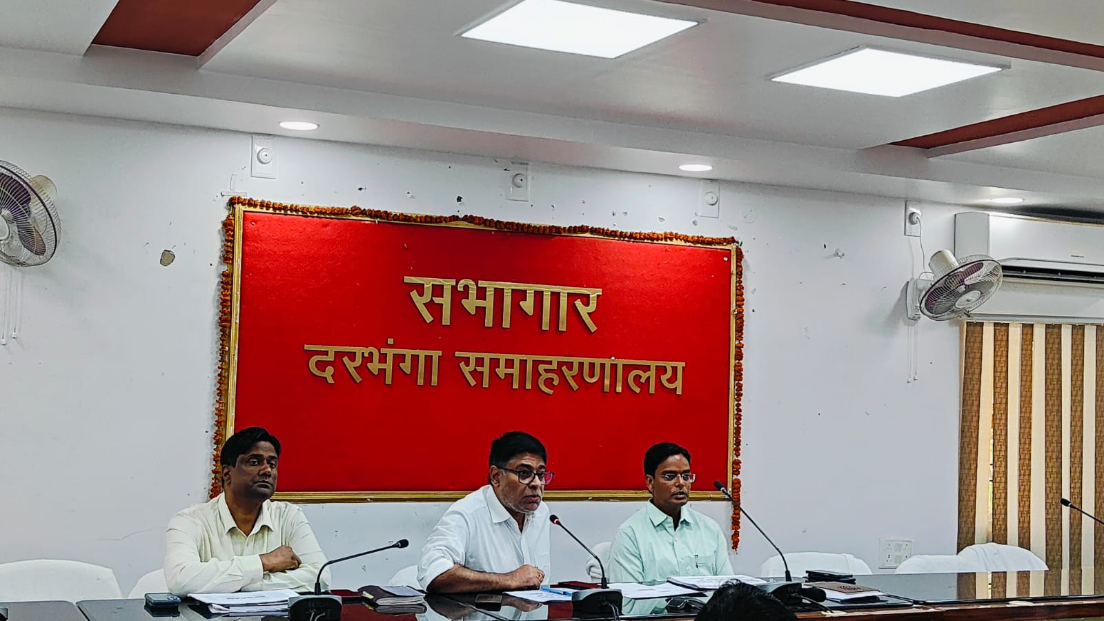 दरभंगा में डीएम कौशल कुमार की बड़ी बैठक, CPGRAMS-RTPS व पेंशन मामलों पर सख्त निर्देश