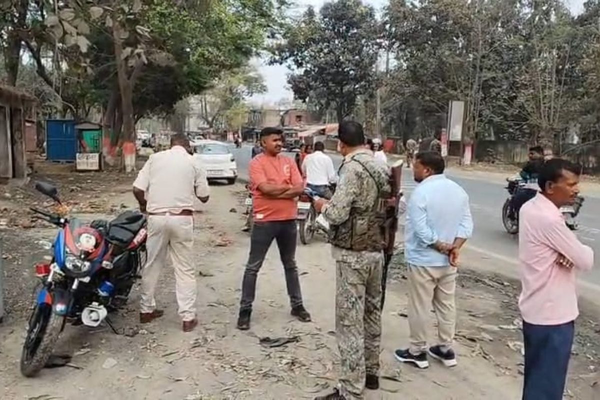 कोडरमा में दरिंदगी की हद: सिर कटा महिला का शव अर्धनग्न हालत में बरामद, पुलिस के लिए बड़ी चुनौती