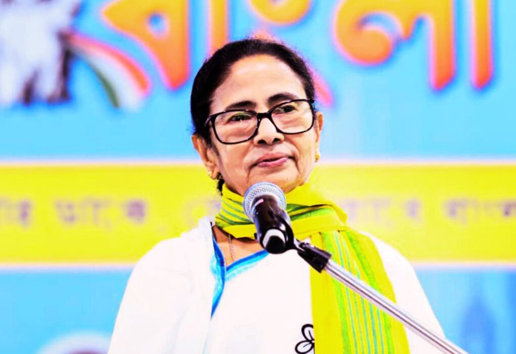 मयनागुड़ी में भावुक हुईं ममता बनर्जी, कहा- बीजेपी ने आज वोट छीना है, कल नागरिकता भी छीन लेगी