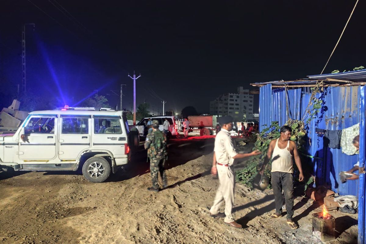 रामगढ़ में अमन साहू गैंग का तांडव, पतरातू ओवरब्रिज निर्माण स्थल पर फायरिंग और बमबाजी, गार्ड को लगी गोली रामगढ़ में अमन साहू गैंग का तांडव, पतरातू ओवरब्रिज निर्माण स्थल पर फायरिंग और बमबाजी, गार्ड को लगी गोली