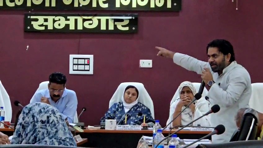दरभंगा नगर निगम बजट 2026: बैठक में हंगामा, टैक्स और विकास पर तीखी बहस दरभंगा नगर निगम बजट 2026: बैठक में हंगामा, टैक्स और विकास पर तीखी बहस