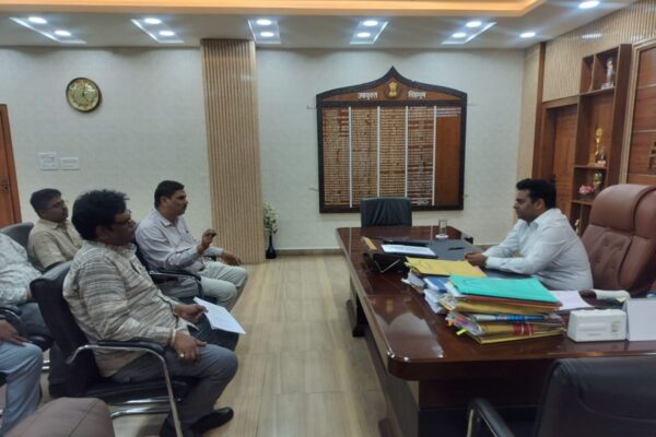 कोल्हान में खुलेगा ‘सिल्क पार्क’! चाईबासा में तसर बीज क्षेत्र के विस्तार पर DC और केंद्रीय वैज्ञानिक के बीच बड़ी चर्चा