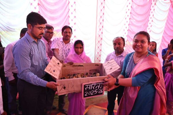 Deoghar News : पशु मेले में बंटी गयीं संपत्तियां, वैज्ञानिक तरीके से पशुपालन पर जोर