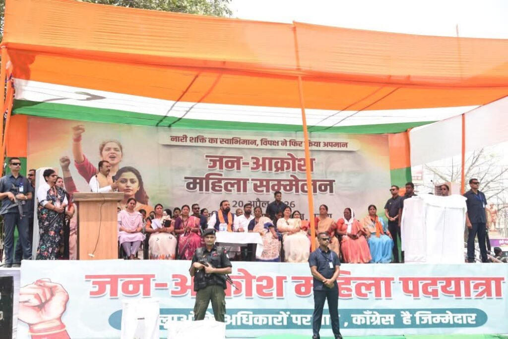 नारी शक्ति सड़कों पर: पटना में महिला आक्रोश मार्च से गरमाई राजनीति नारी शक्ति सड़कों पर: पटना में महिला आक्रोश मार्च से गरमाई राजनीति