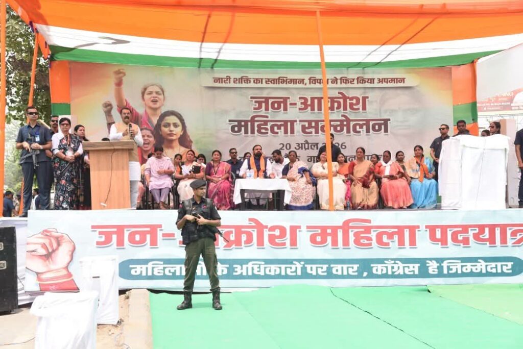 नारी शक्ति सड़कों पर: पटना में महिला आक्रोश मार्च से गरमाई राजनीति नारी शक्ति सड़कों पर: पटना में महिला आक्रोश मार्च से गरमाई राजनीति
