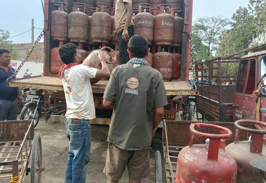 दरभंगा में 12 गैस एजेंसियों का औचक निरीक्षण, प्रशासन सख्त