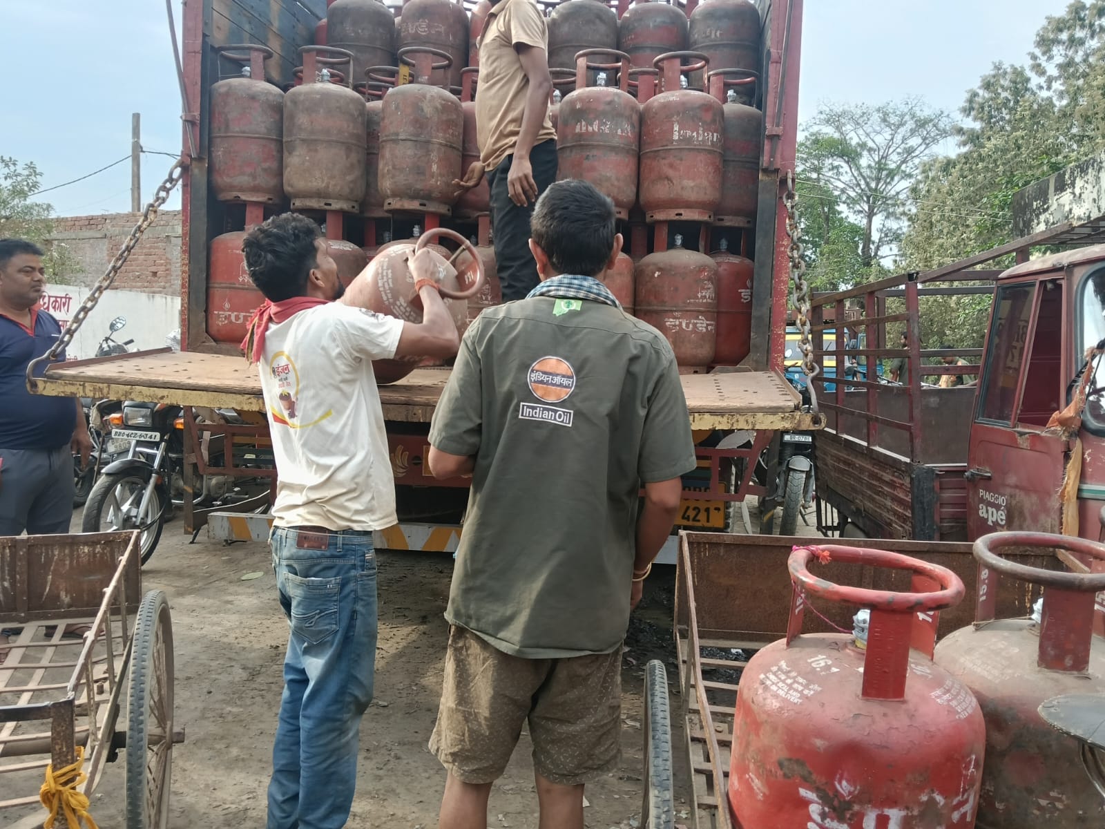 दरभंगा में 12 गैस एजेंसियों का औचक निरीक्षण, प्रशासन सख्त दरभंगा में 12 गैस एजेंसियों का औचक निरीक्षण, प्रशासन सख्त