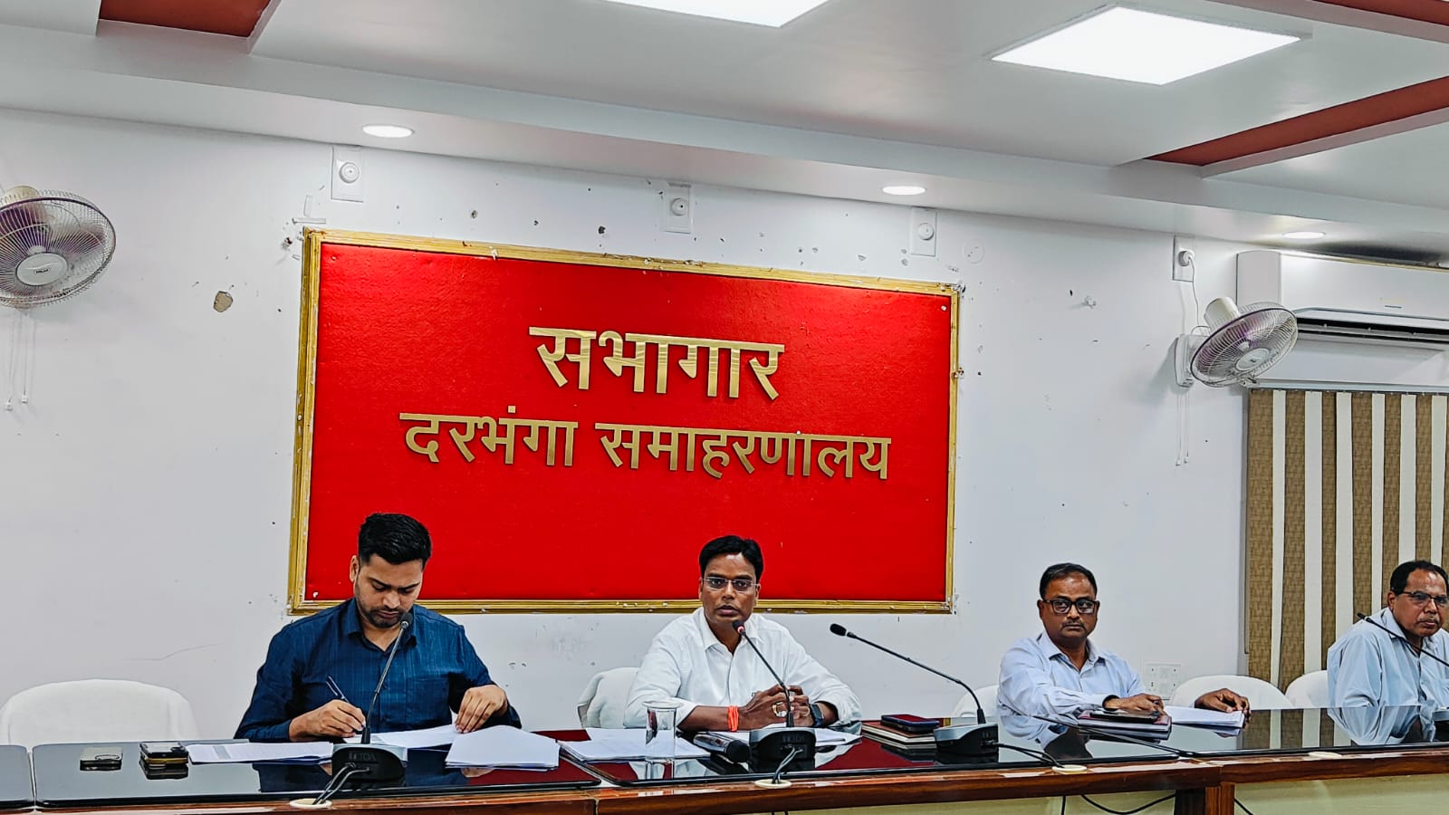 दरभंगा DM सख्त: 7 दिन में राजस्व काम पूरा करें, नहीं तो होगी कार्रवाई दरभंगा DM सख्त: 7 दिन में राजस्व काम पूरा करें, नहीं तो होगी कार्रवाई