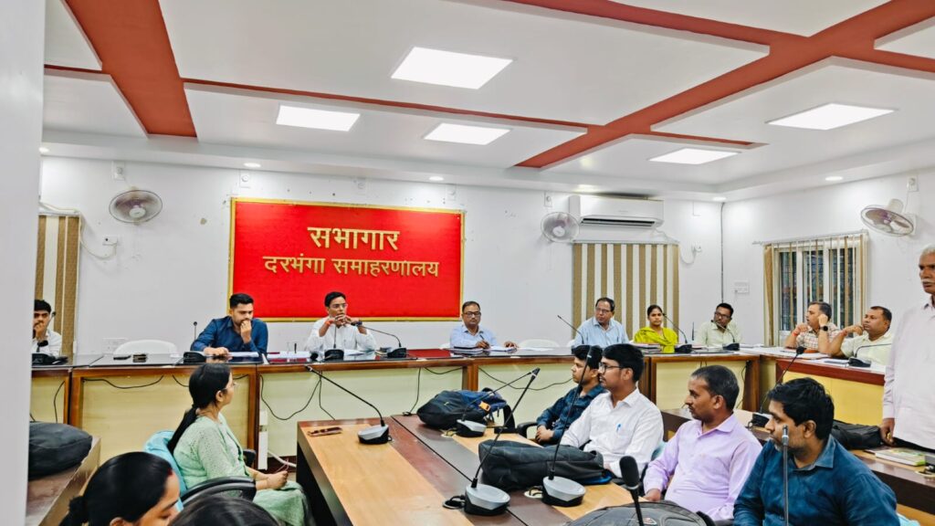 दरभंगा DM सख्त: 7 दिन में राजस्व काम पूरा करें, नहीं तो होगी कार्रवाई