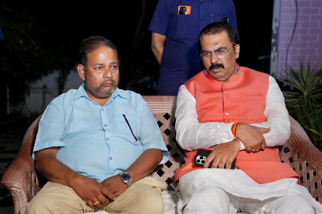 "दरभंगा ज्वेलर्स लूट: सुंदरपुर में भाजपा प्रदेश अध्यक्ष श्री संजय सरावगी की पीड़ित से मुलाकात" “दरभंगा ज्वेलर्स लूट: सुंदरपुर में भाजपा प्रदेश अध्यक्ष श्री संजय सरावगी की पीड़ित से मुलाकात”