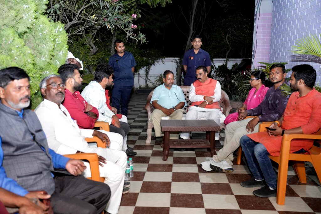 "दरभंगा ज्वेलर्स लूट: सुंदरपुर में भाजपा प्रदेश अध्यक्ष श्री संजय सरावगी की पीड़ित से मुलाकात" “दरभंगा ज्वेलर्स लूट: सुंदरपुर में भाजपा प्रदेश अध्यक्ष श्री संजय सरावगी की पीड़ित से मुलाकात”