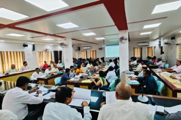 दरभंगा शिक्षा अपडेट: 100% नामांकन और शिक्षक उपस्थिति पर सख्त आदेश