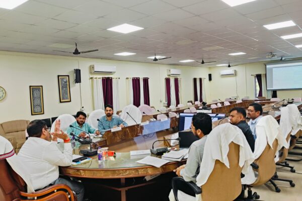 दरभंगा प्रमंडल विकास समीक्षा: आयुक्त ने भवन निर्माण योजनाओं पर कसी लगाम, दिए सख्त निर्देश