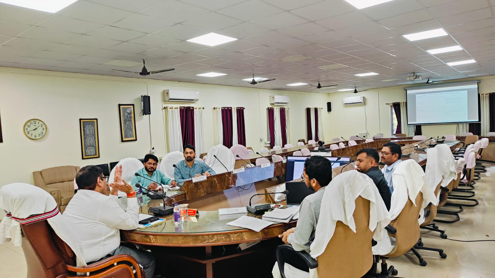 दरभंगा प्रमंडल विकास समीक्षा: आयुक्त ने भवन निर्माण योजनाओं पर कसी लगाम, दिए सख्त निर्देश दरभंगा प्रमंडल विकास समीक्षा: आयुक्त ने भवन निर्माण योजनाओं पर कसी लगाम, दिए सख्त निर्देश